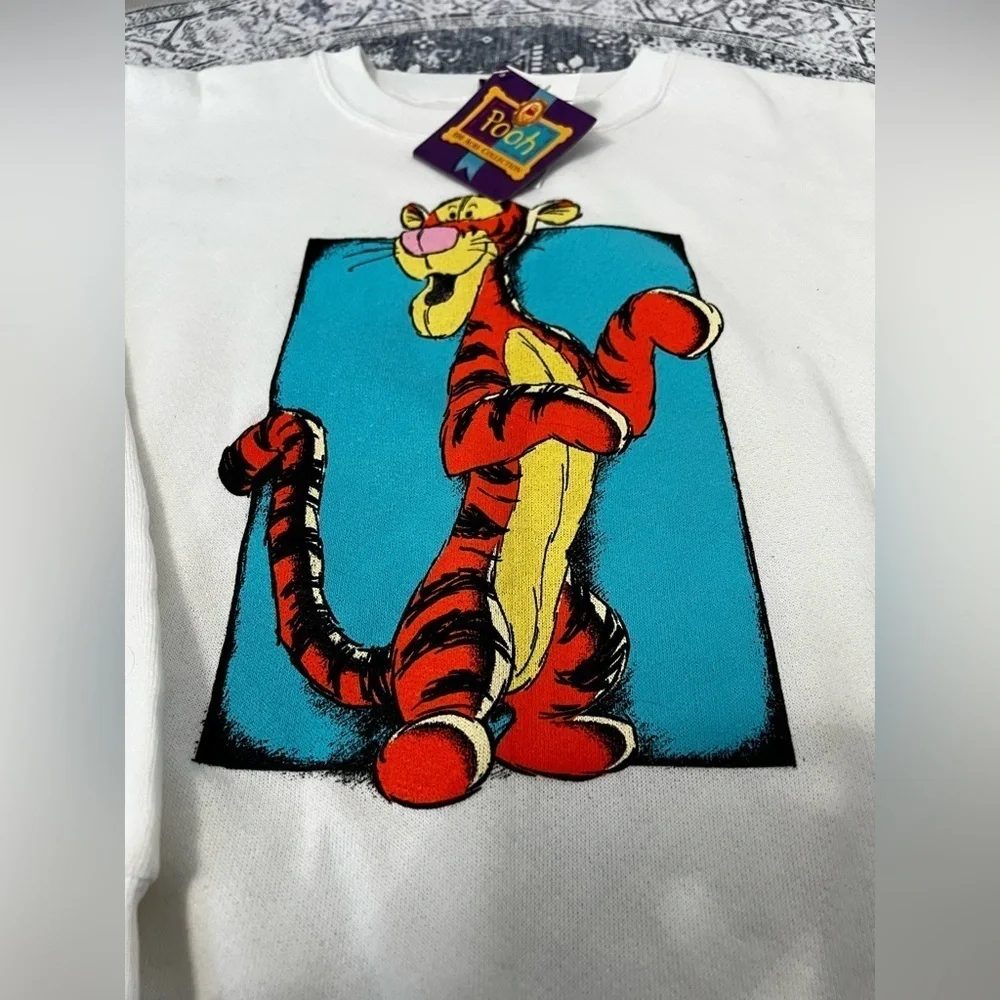 Rare Vintage 90s/y2k Tigger Winnie the Pooh White Long Sleeve Sweatshirt-Size L